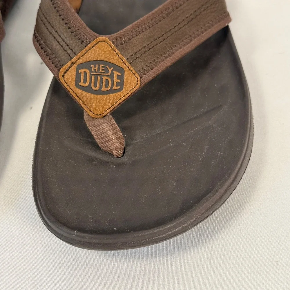 Hey Dude Myers Flip Flops Classic Thong Sandals Mens M8 Brown‎ Leather Strap